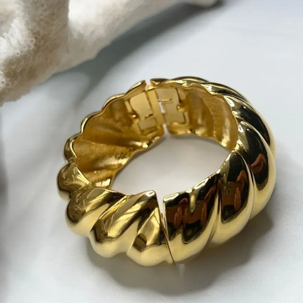 Polished Gold Twist Bangle Hinged Bracelet Kenneth Jay Lane - Picture 5 of 12